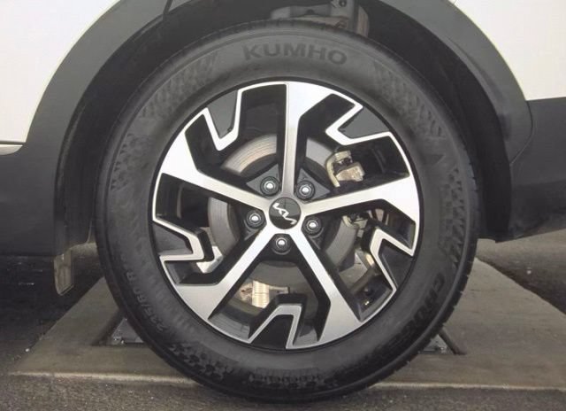 Certified 2025 Kia Sportage EX FWD image 10