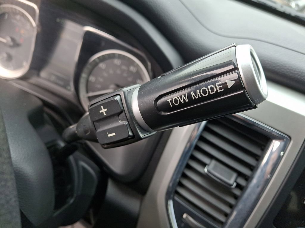 Used 2017 Nissan Titan SV image 14