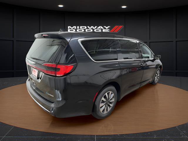 Used 2024 Chrysler Pacifica Limited FWD image 4