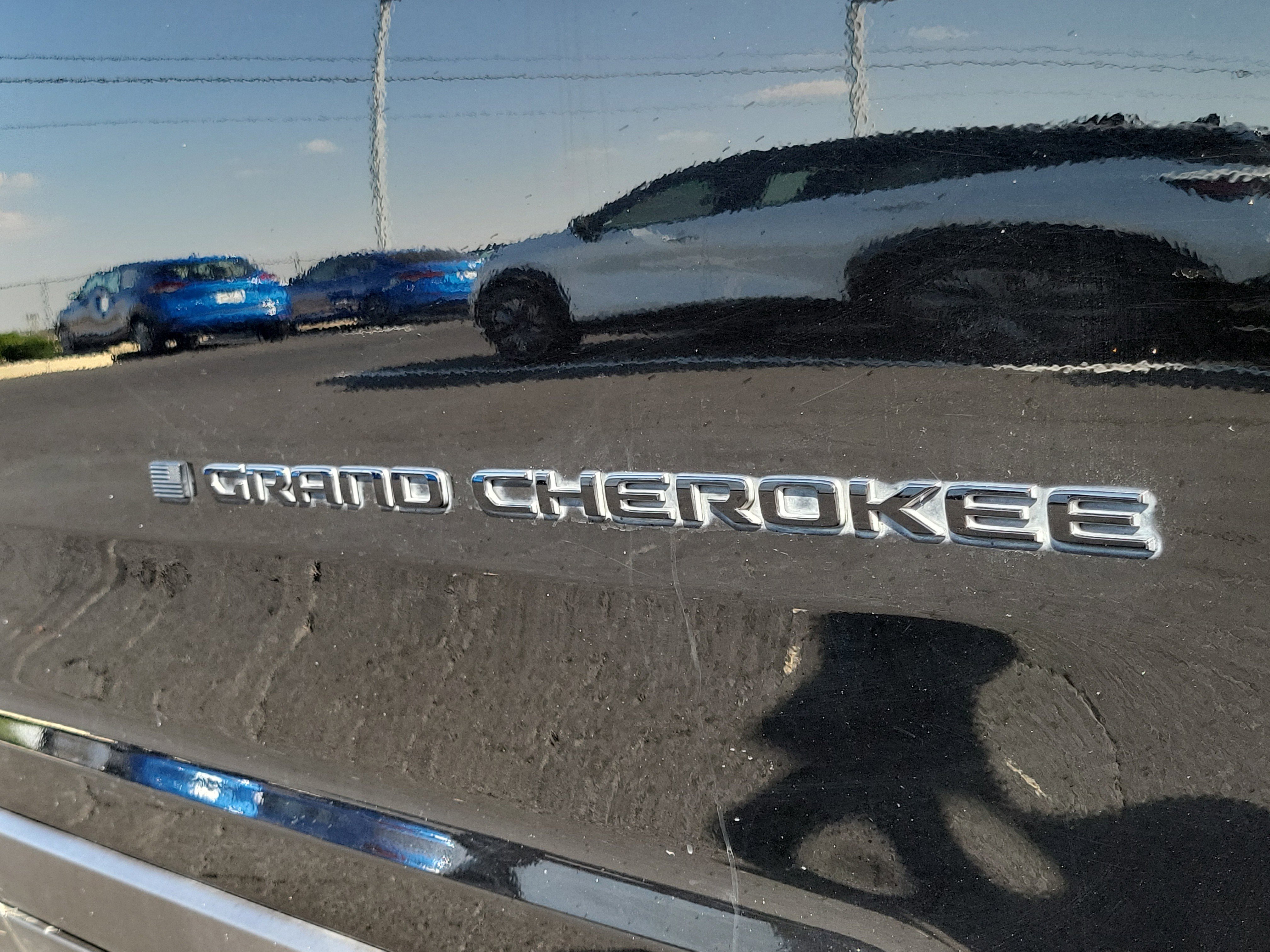 Used 2024 Jeep Grand Cherokee L Laredo image 6