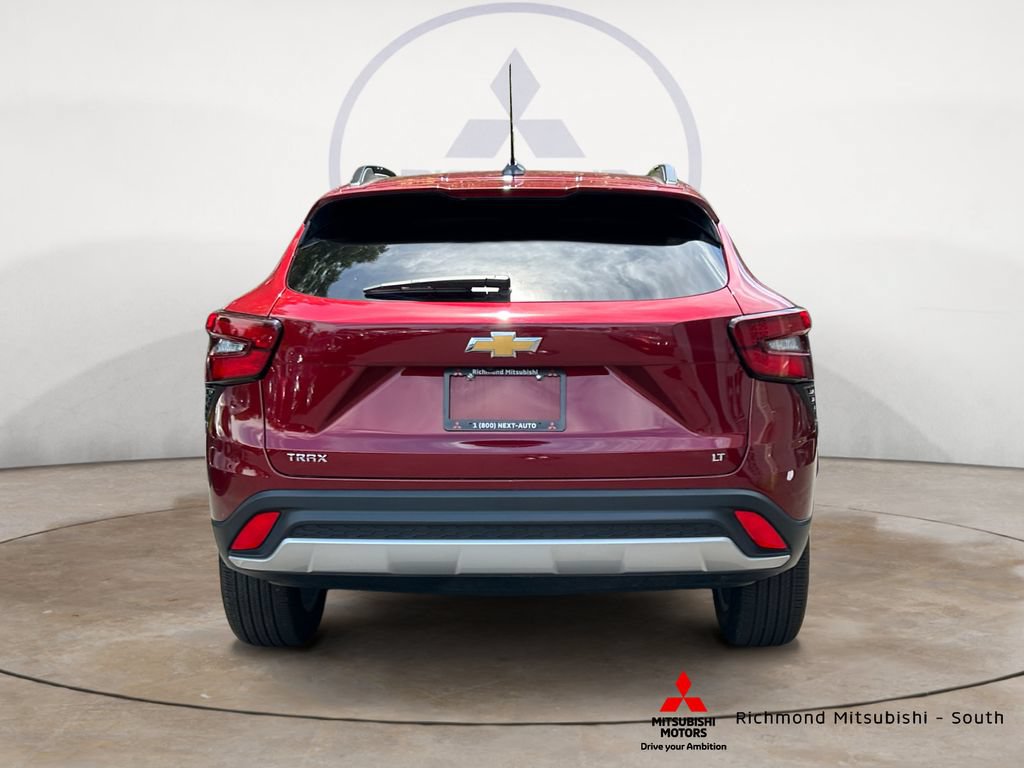Used 2025 Chevrolet Trax LT FWD image 4
