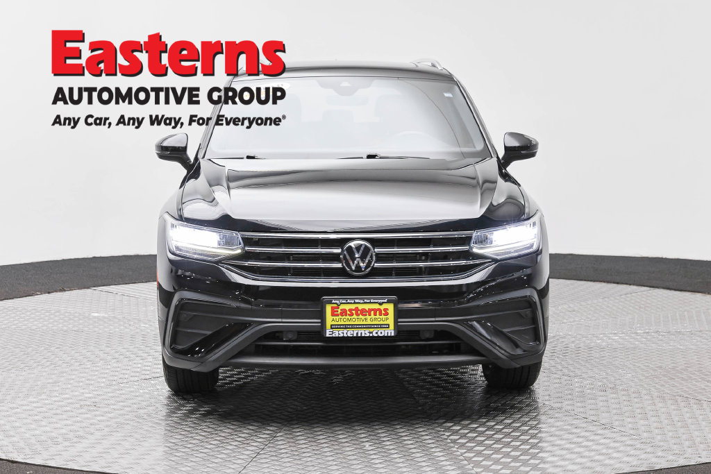 Used 2023 Volkswagen Tiguan SE AWD/4WD image 3