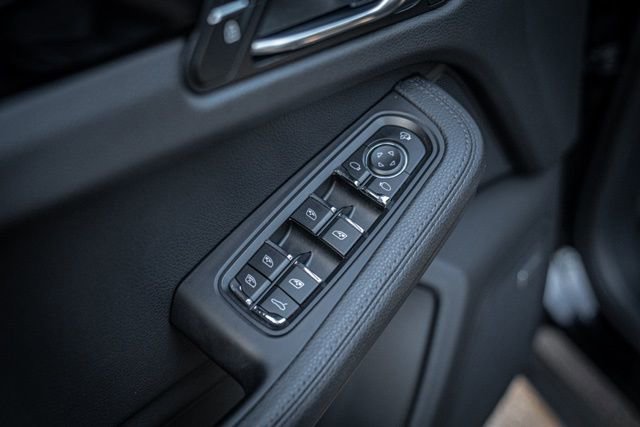 Used 2023 Porsche Macan Turbo image 41