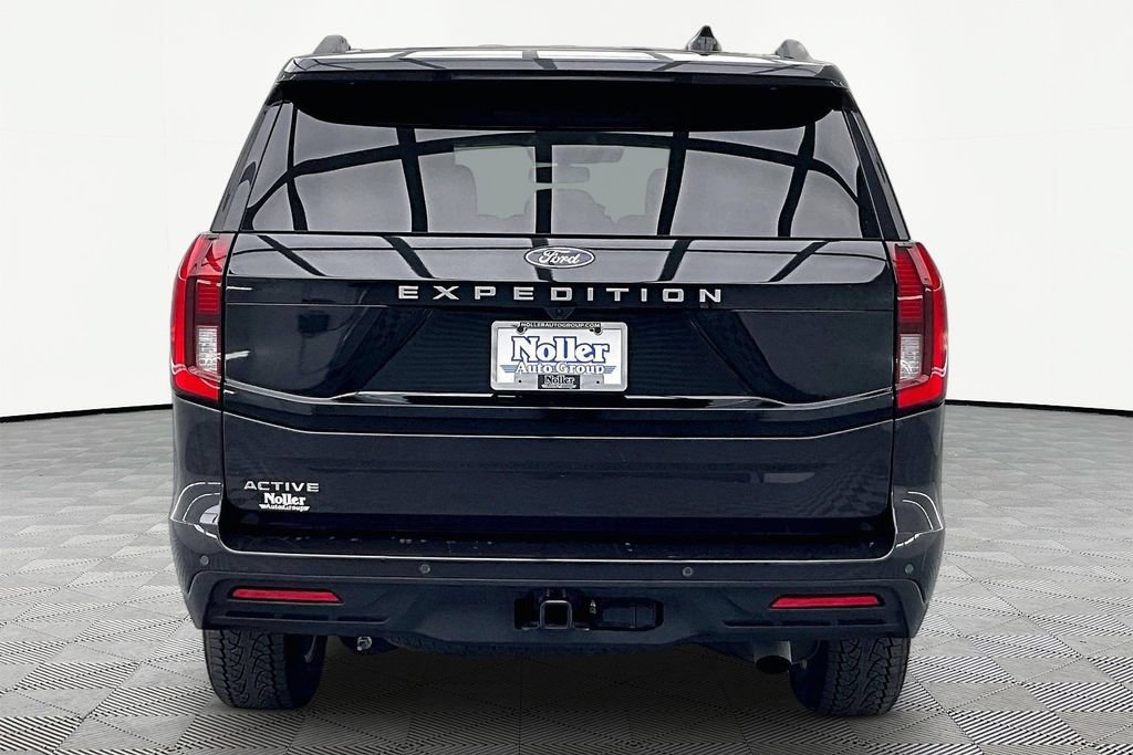 Certified 2025 Ford Expedition Active AWD/4WD image 4