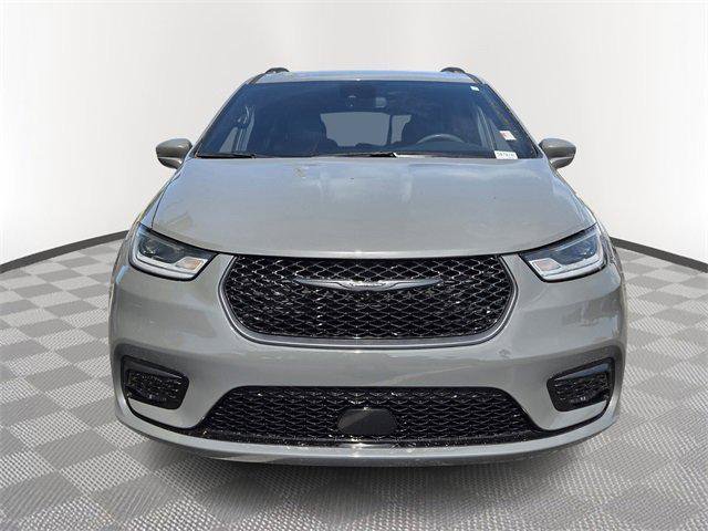 Certified 2022 Chrysler Pacifica Touring-L w/ S Appearance Package image 8