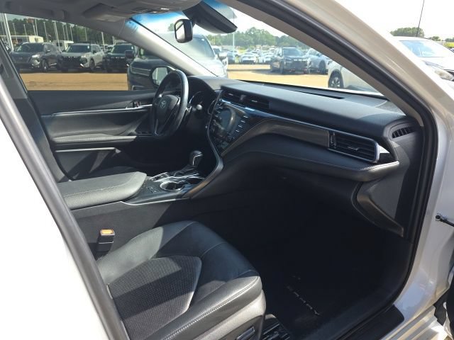 Used 2019 Toyota Camry XSE FWD image 14