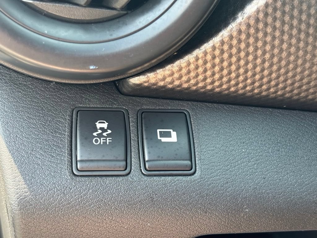 Used 2018 Nissan Kicks S FWD image 19
