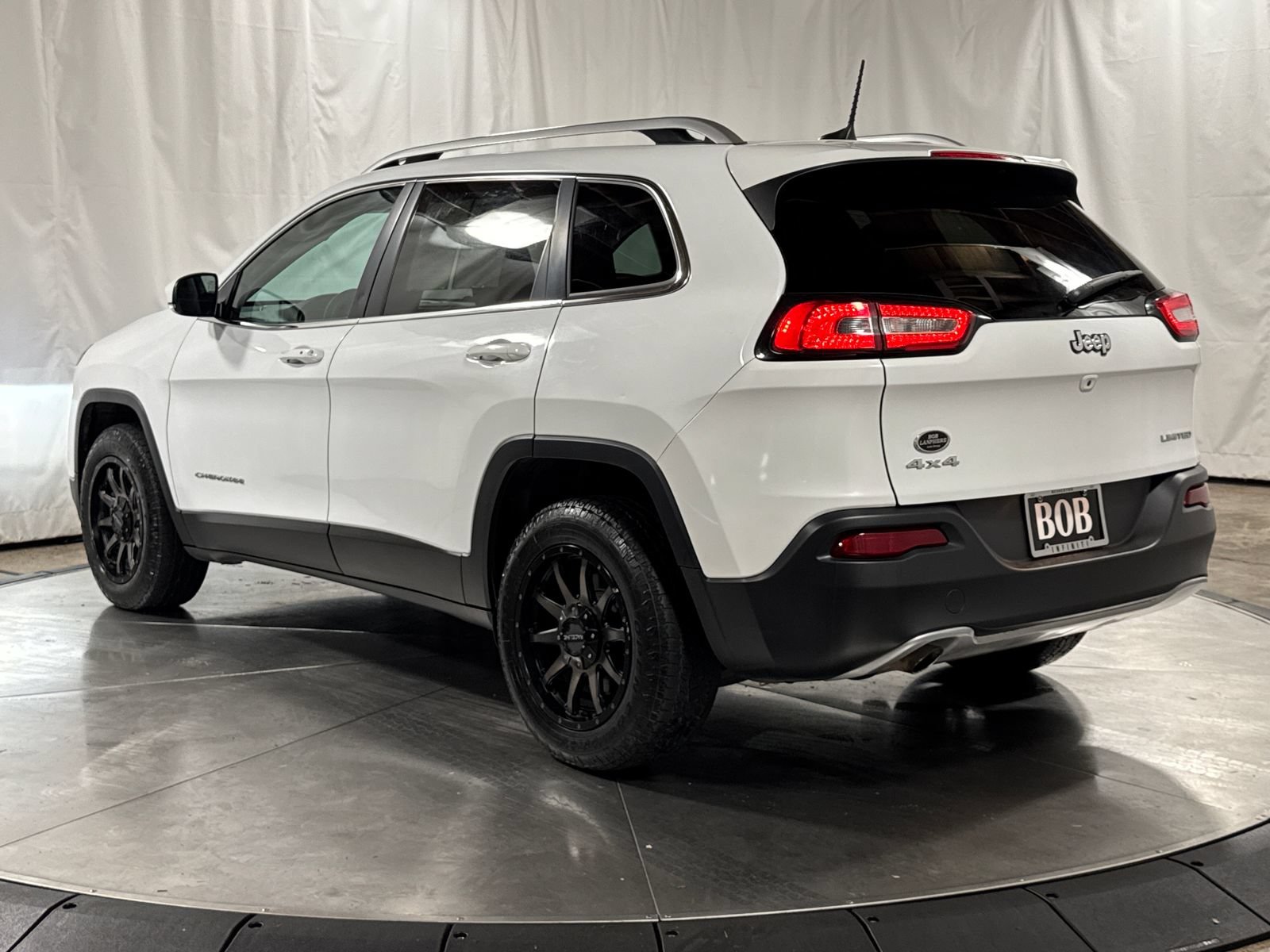 Used 2017 Jeep Cherokee Limited AWD/4WD image 11