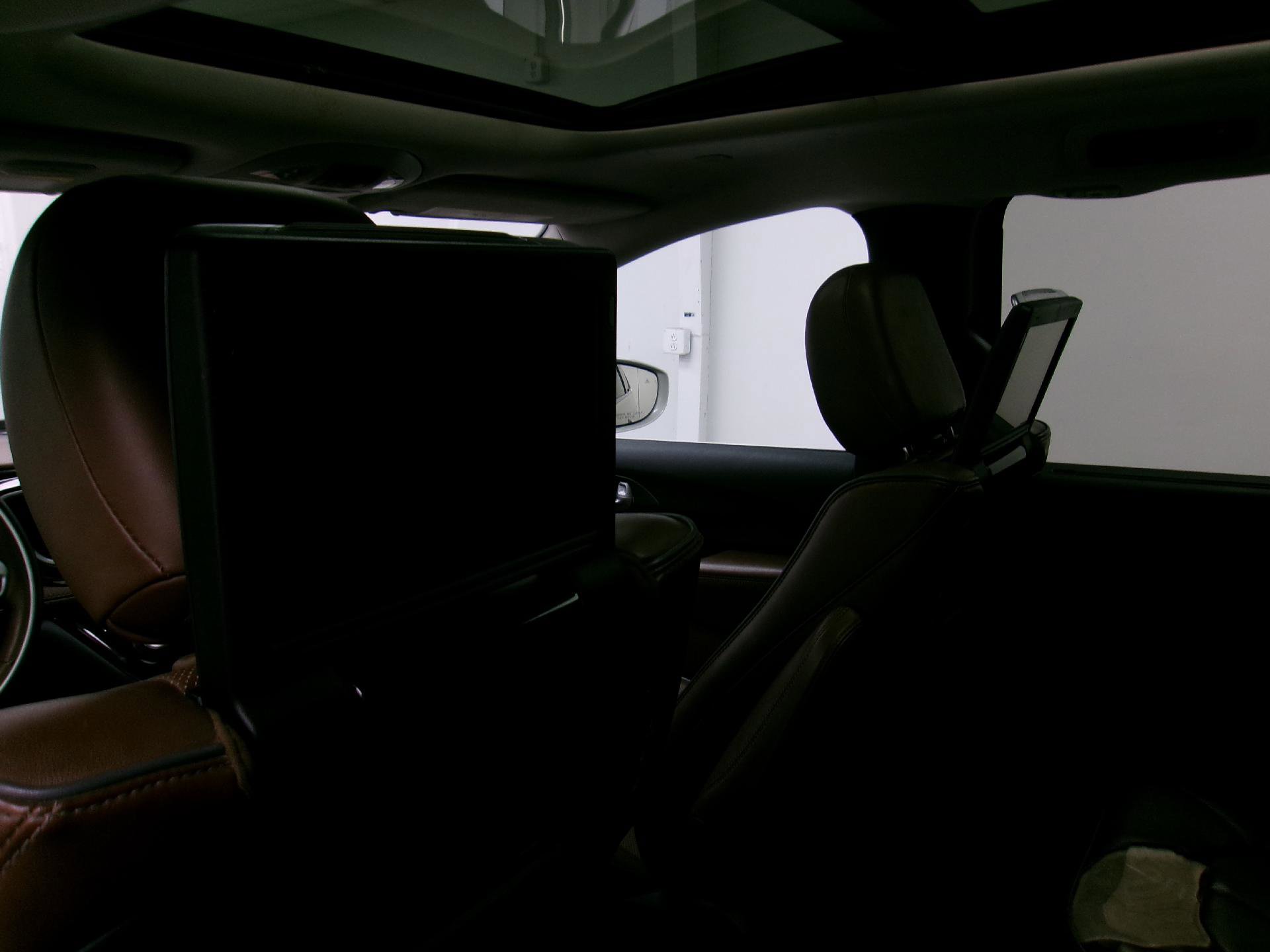 Used 2017 Chrysler Pacifica Limited image 7