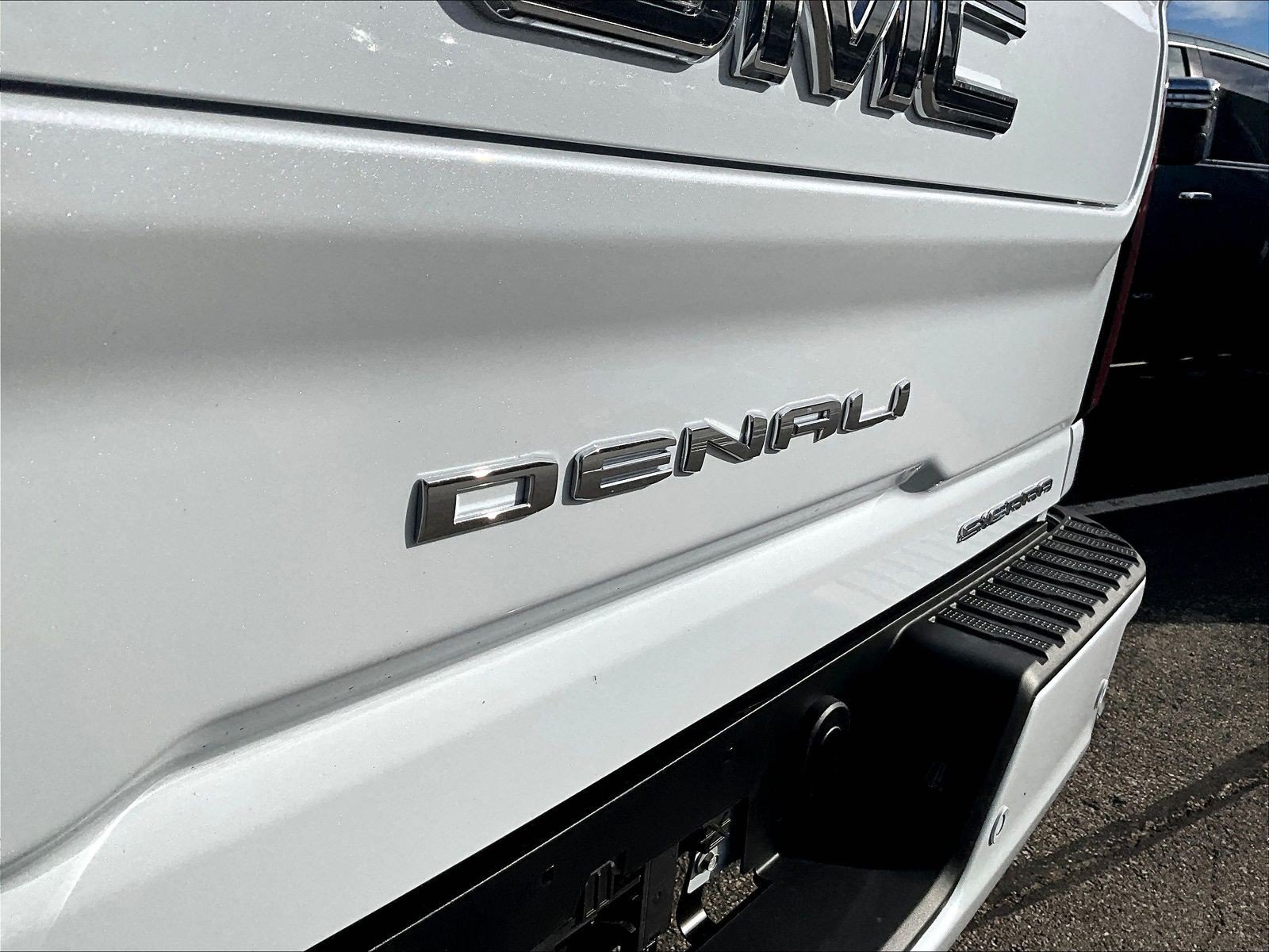 New 2026 GMC Sierra 2500 Denali Ultimate AWD/4WD image 14