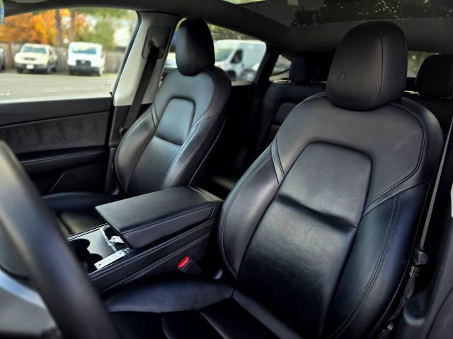 Used 2021 Tesla Model Y Long Range image 22