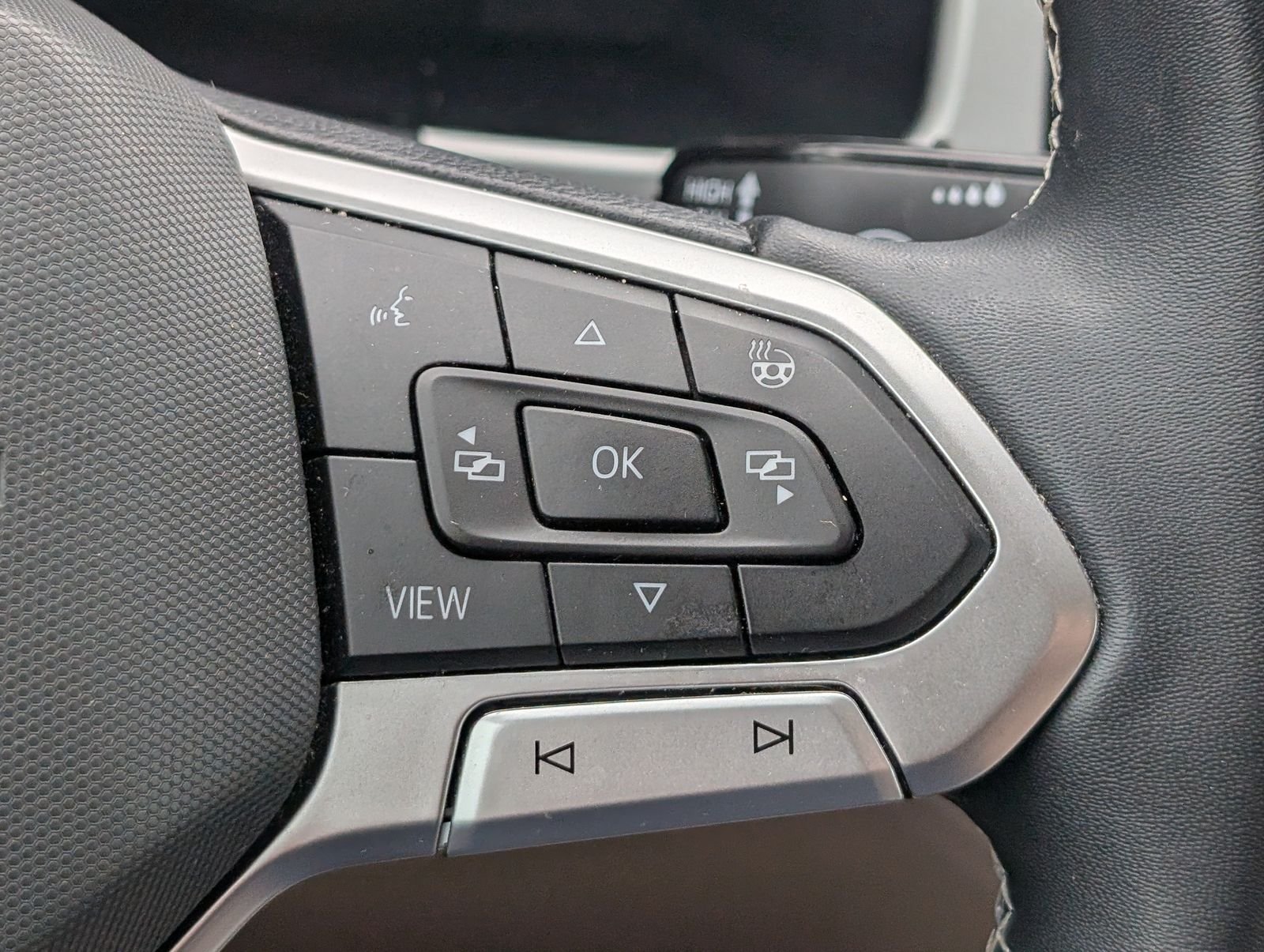 Used 2021 Volkswagen Atlas SEL FWD image 26