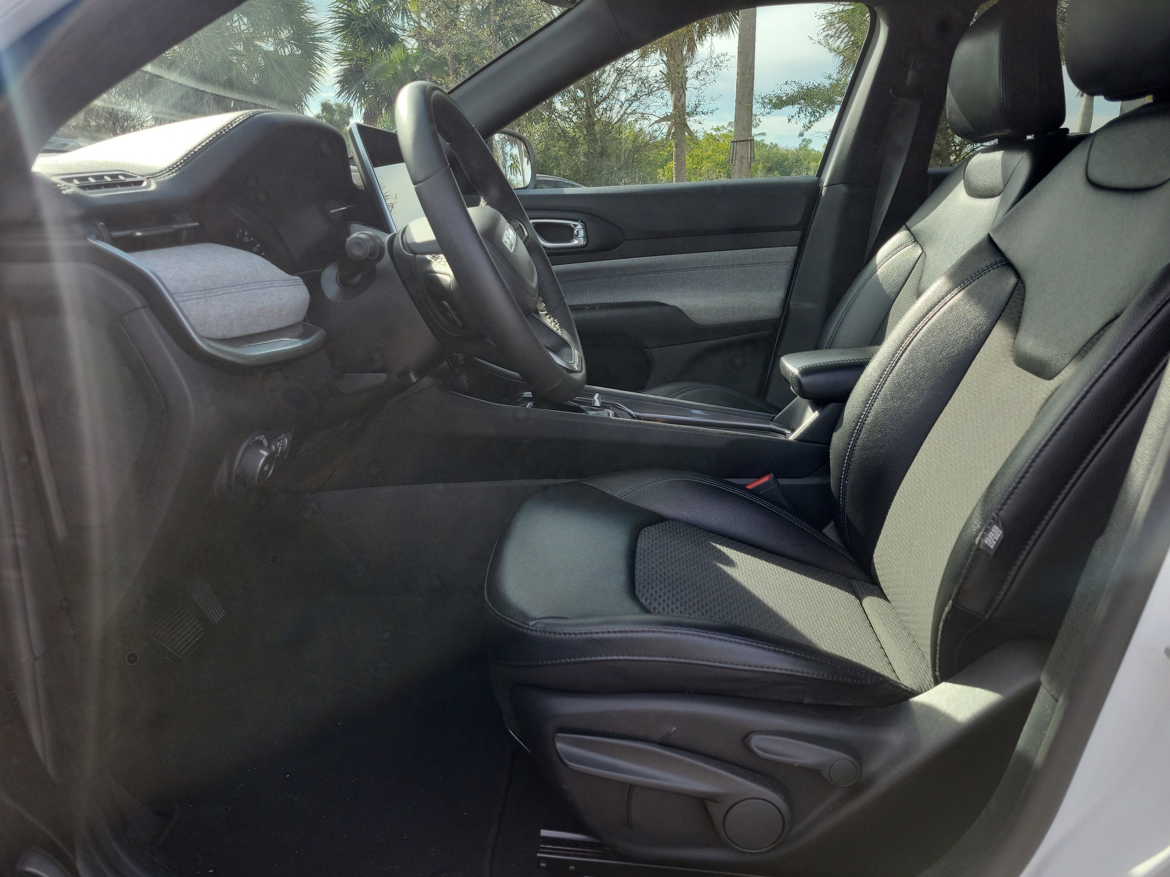 Used 2024 Jeep Compass Latitude image 21