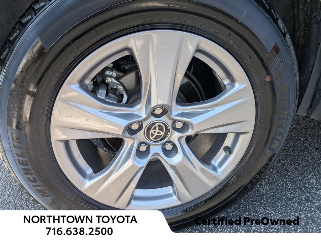 Used 2025 Toyota RAV4 XLE AWD/4WD image 41