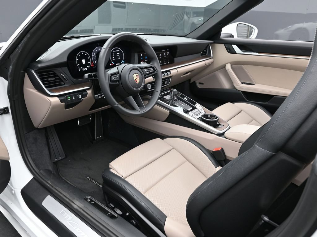 Certified 2025 Porsche 911 Carrera image 4