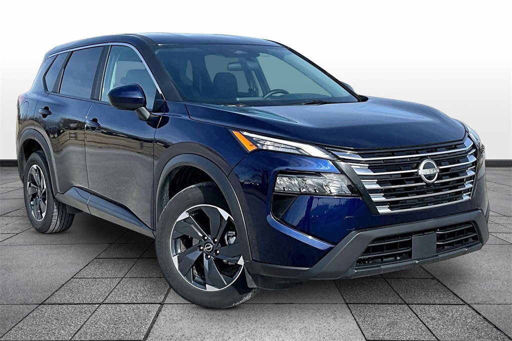 Used 2025 Nissan Rogue SV image 2