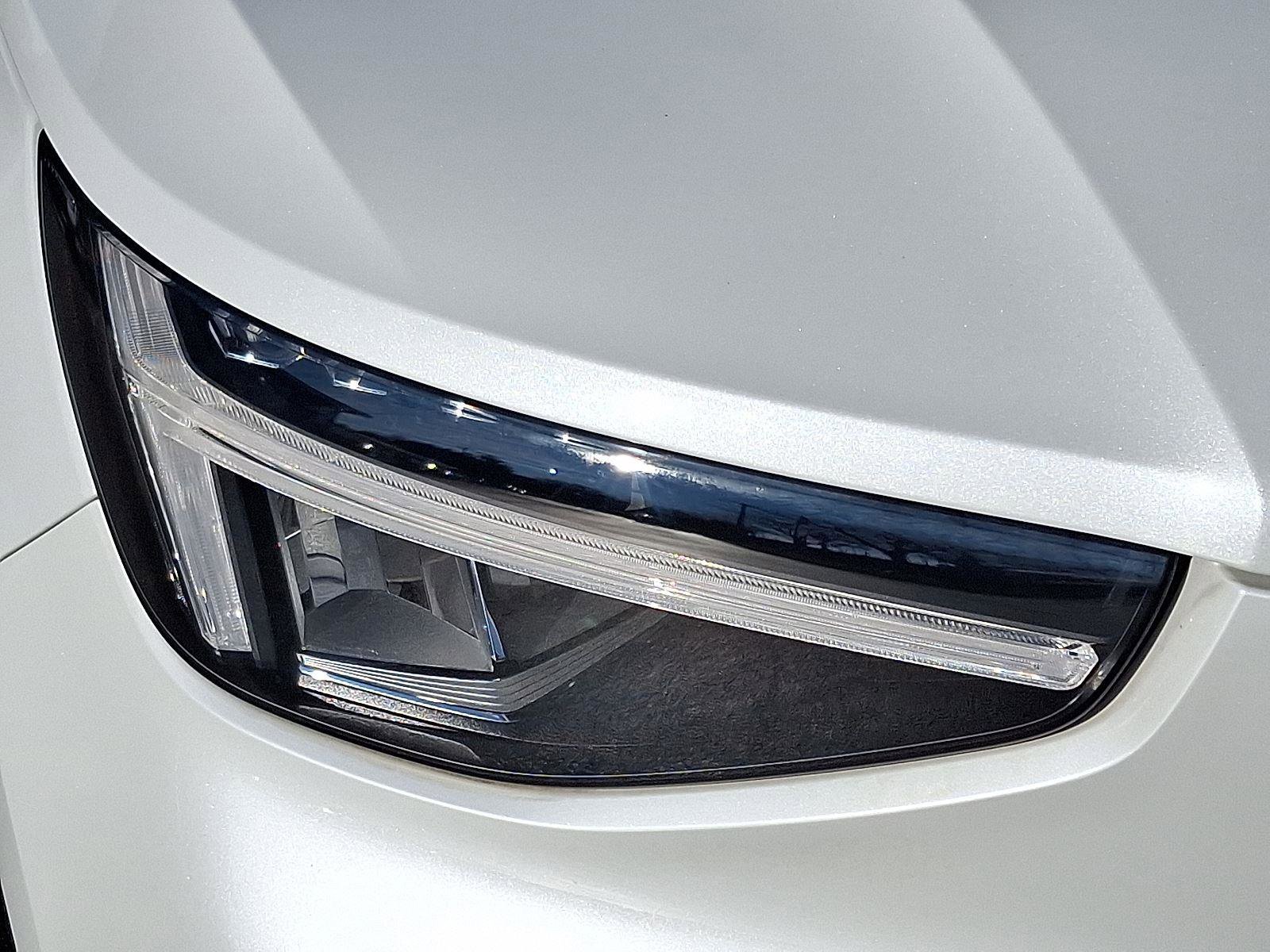 Certified 2023 Volvo XC40 B4 Plus w/ Climate Package image 9