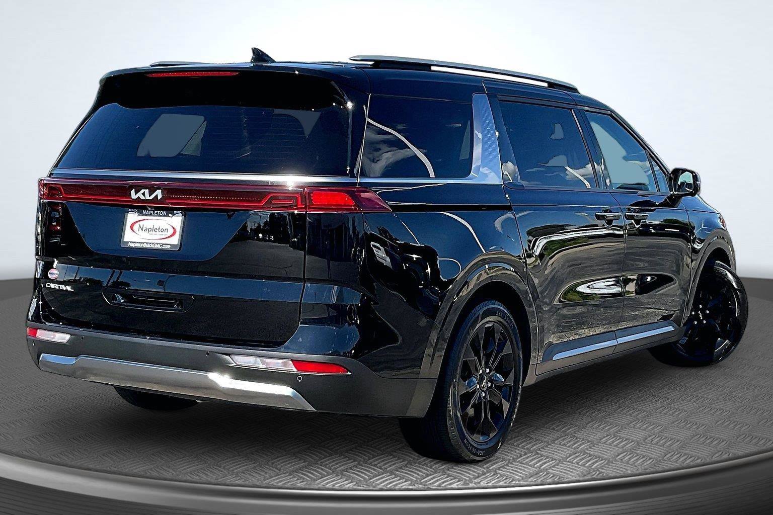 Used 2023 Kia Carnival SX Prestige FWD image 2