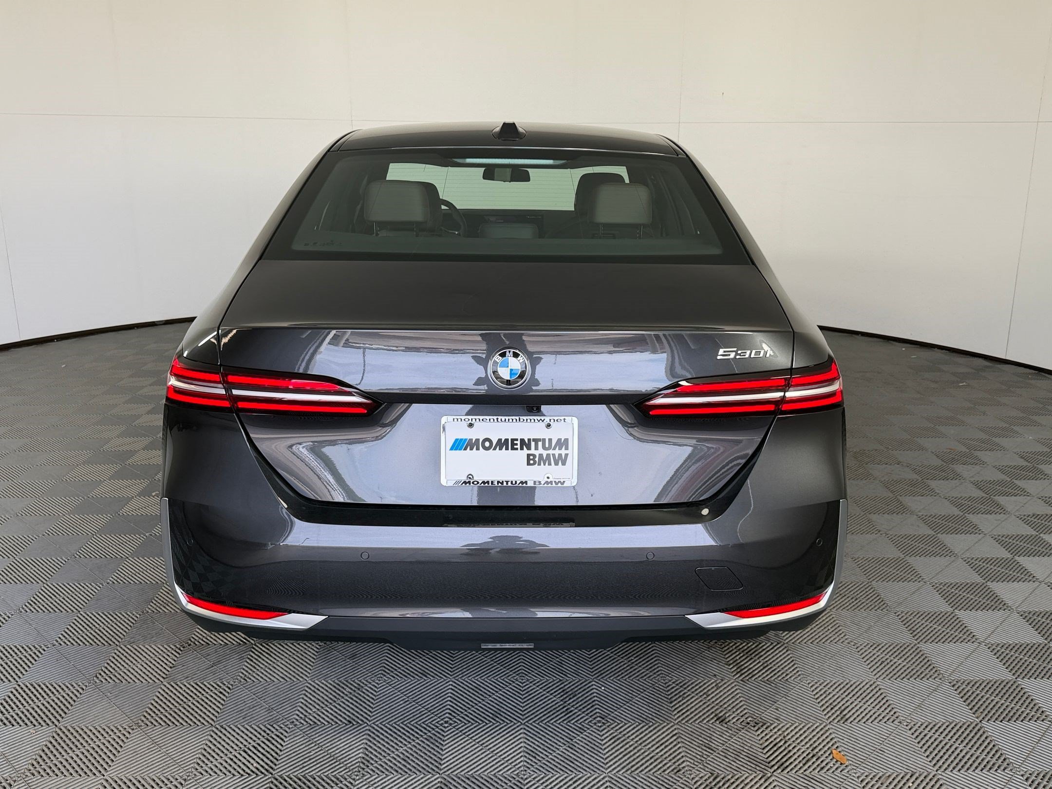 Used 2027 BMW 530i w/ Convenience Package RWD image 10