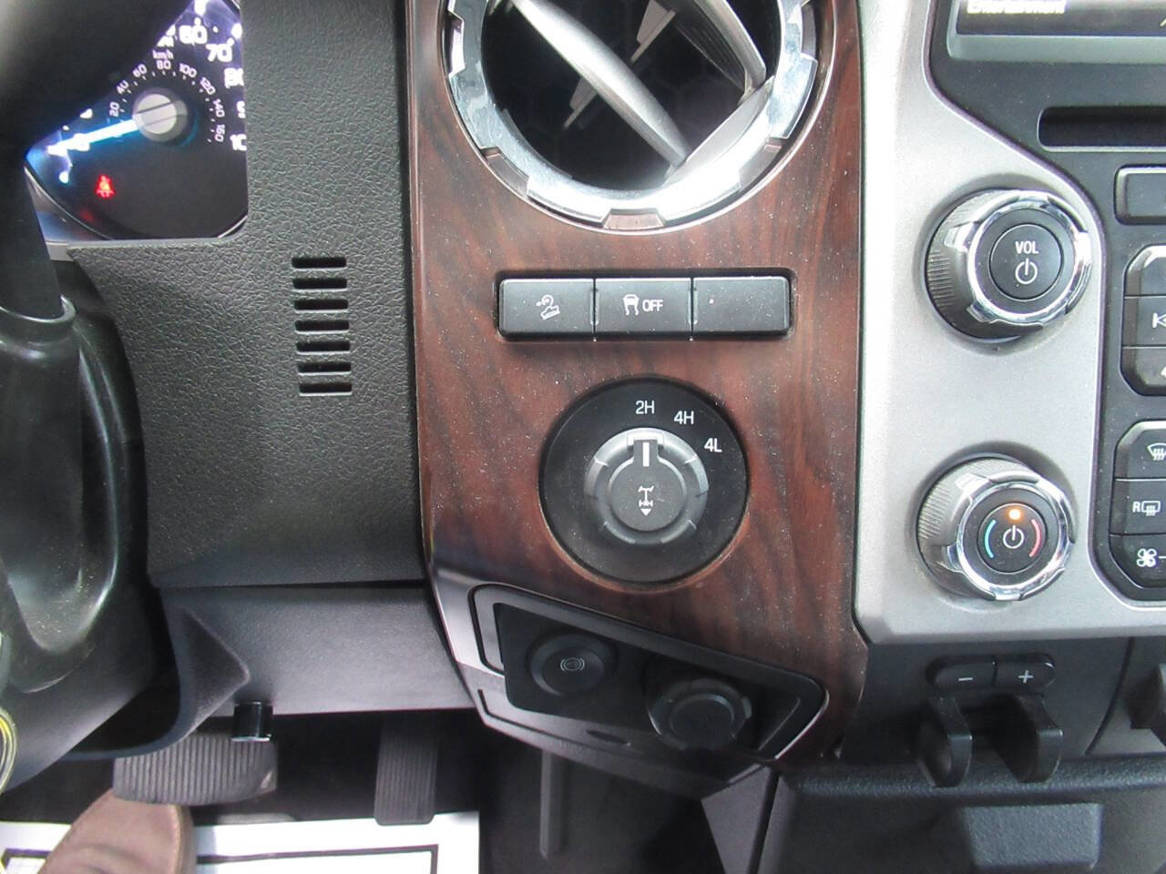 Used 2015 Ford F350 Lariat w/ Chrome Package image 27