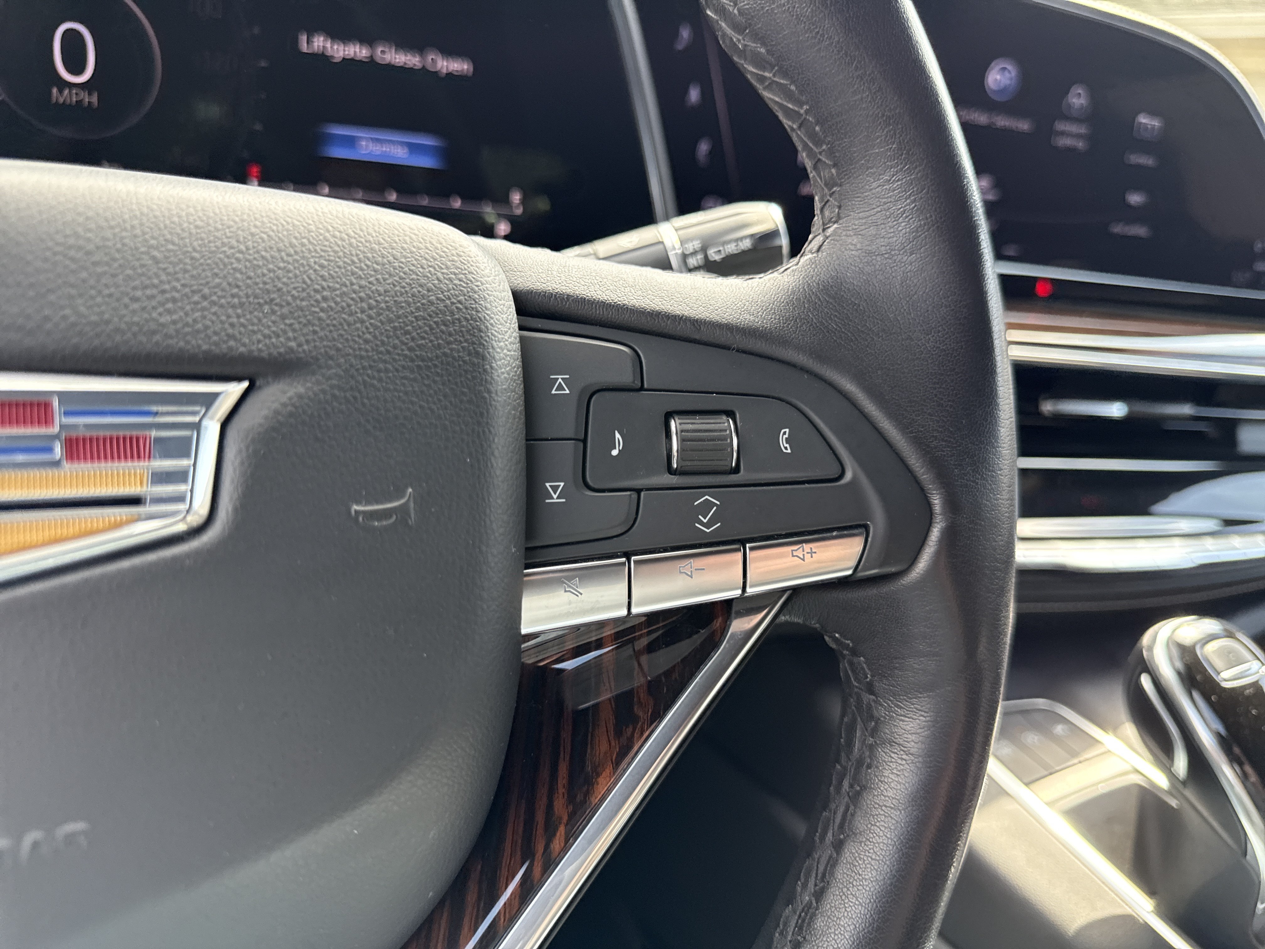 Used 2021 Cadillac Escalade Premium Luxury w/ Performance Package AWD/4WD image 29