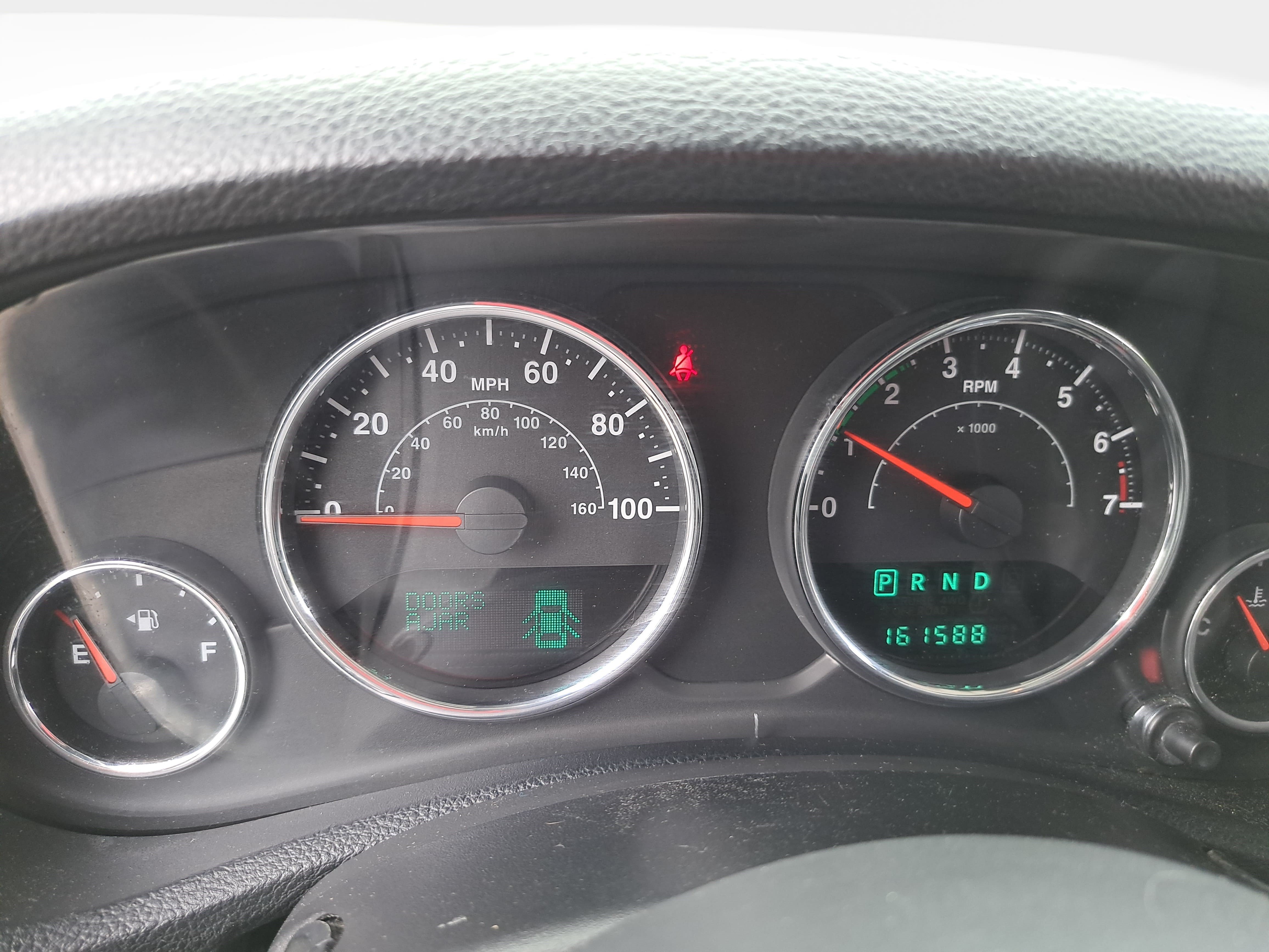 Used 2012 Jeep Wrangler Unlimited Sahara w/ Dual Top Group AWD/4WD image 18