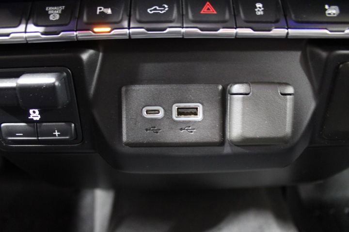 Used 2021 Chevrolet Silverado 2500 LT w/ Texas Edition image 53