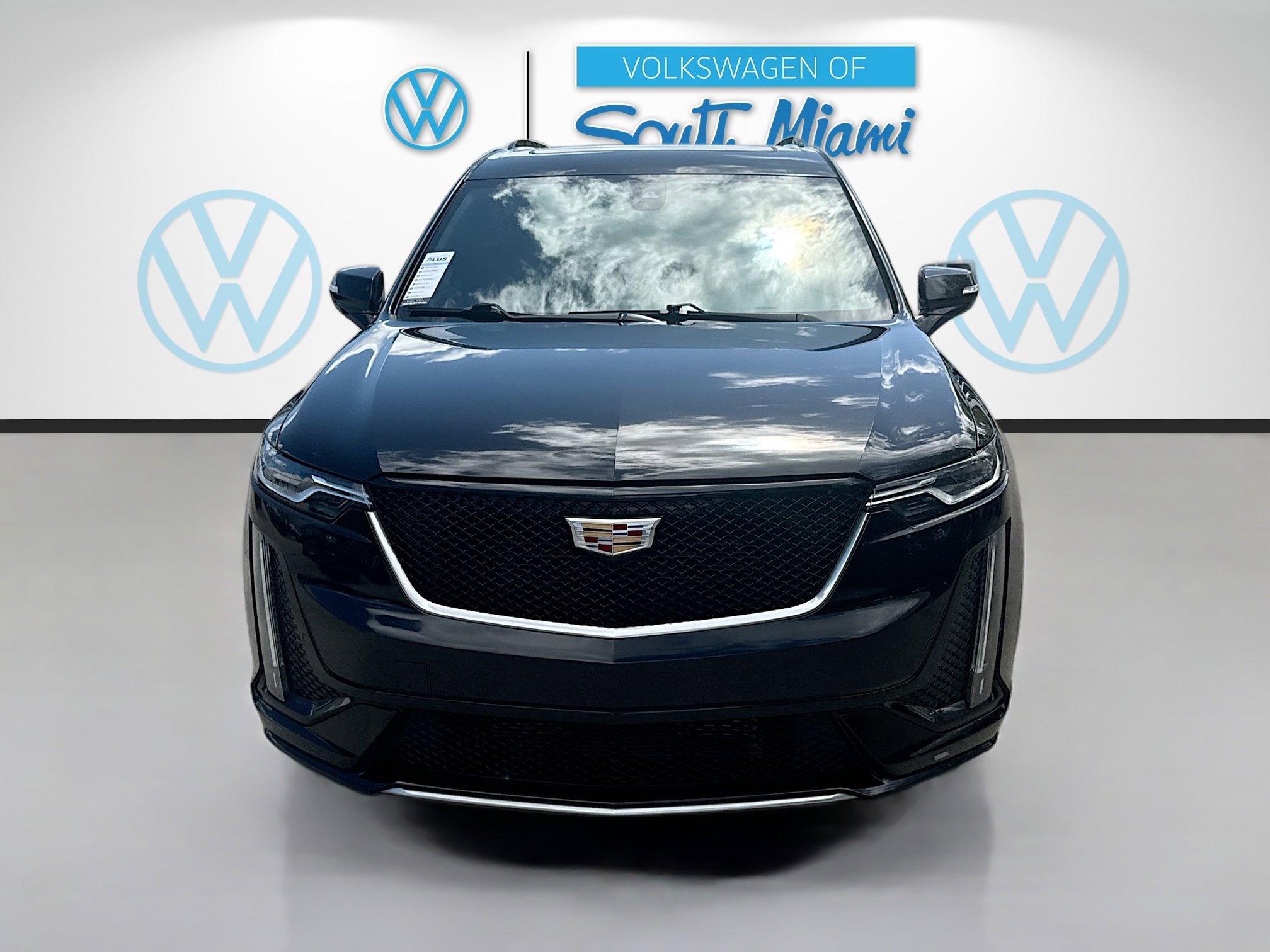 Used 2023 Cadillac XT6 Sport image 2