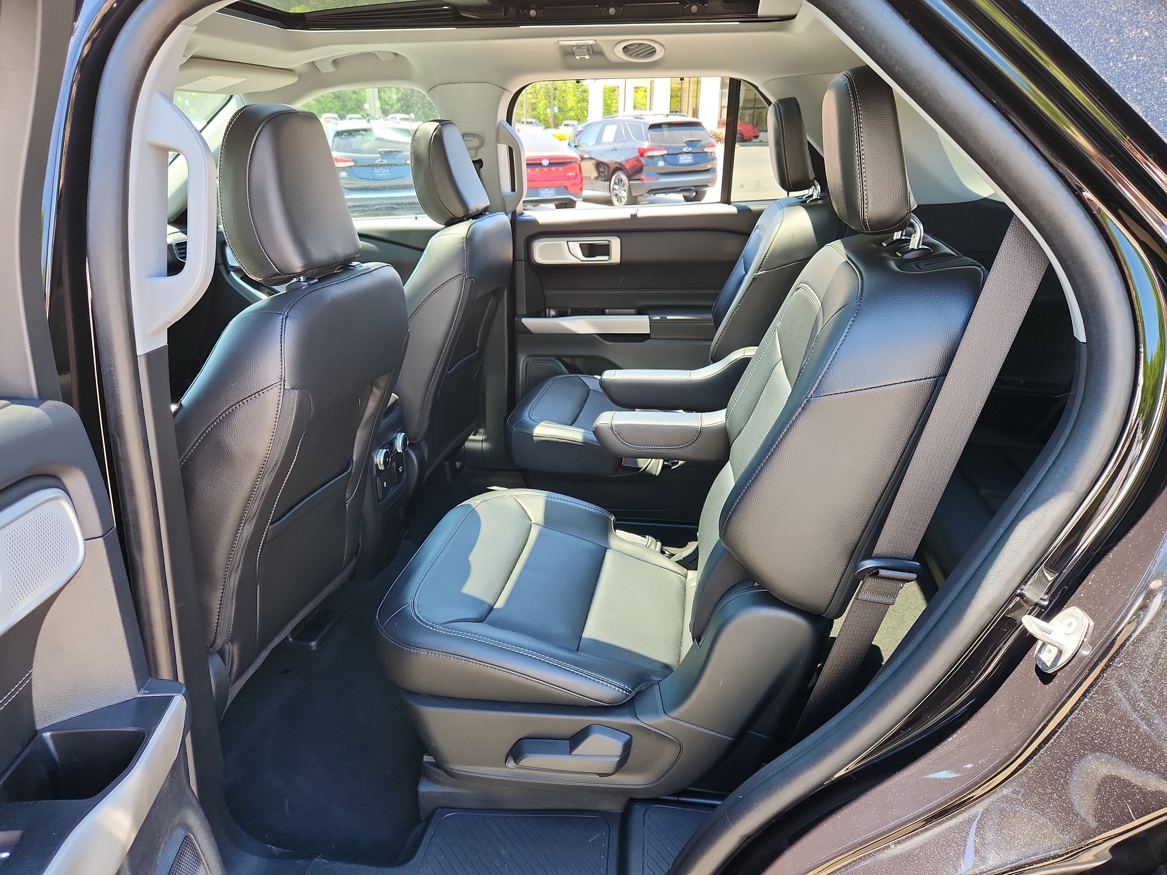 Used 2023 Ford Explorer Limited w/ Limited Technology Package AWD/4WD image 41