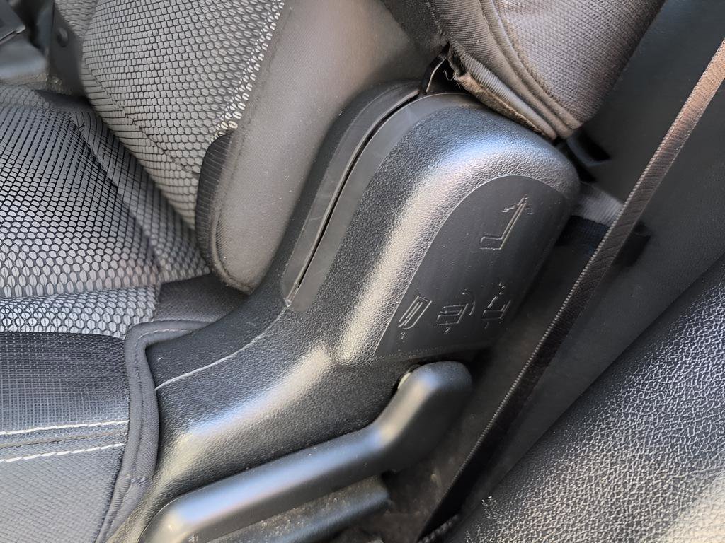 Used 2018 Ford Explorer XLT image 35