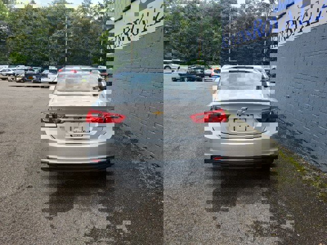 Used 2017 Chevrolet Malibu LT w/ Leather Package image 7