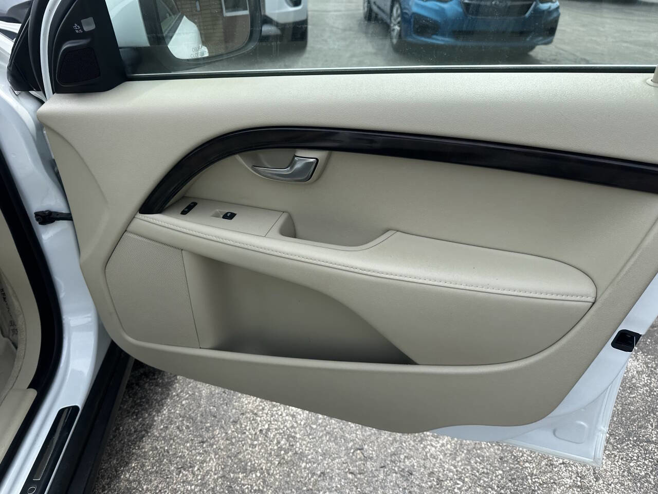 Used 2015 Volvo XC70 T6 Platinum w/ Protection Package image 7