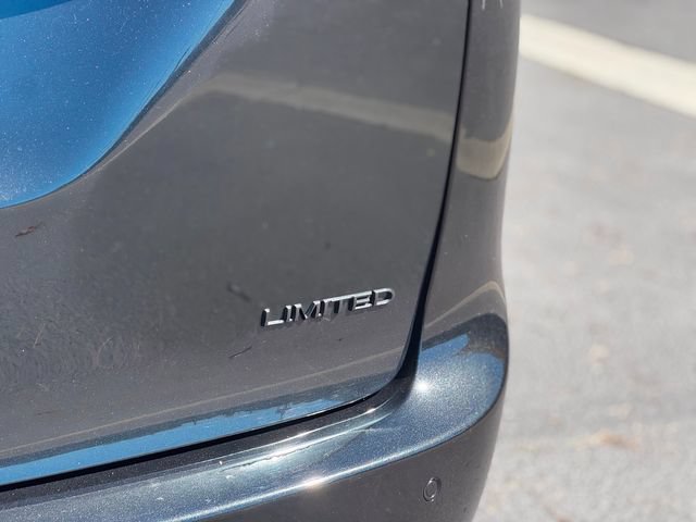 Used 2018 Chrysler Pacifica Limited w/ Advanced Safetytec Group FWD image 16