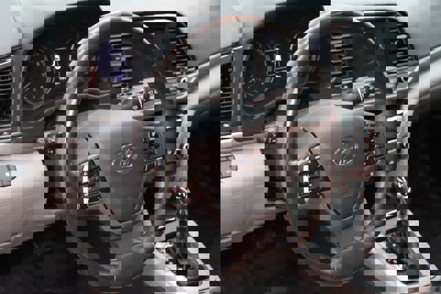 Used 2017 Hyundai Elantra ECO image 12