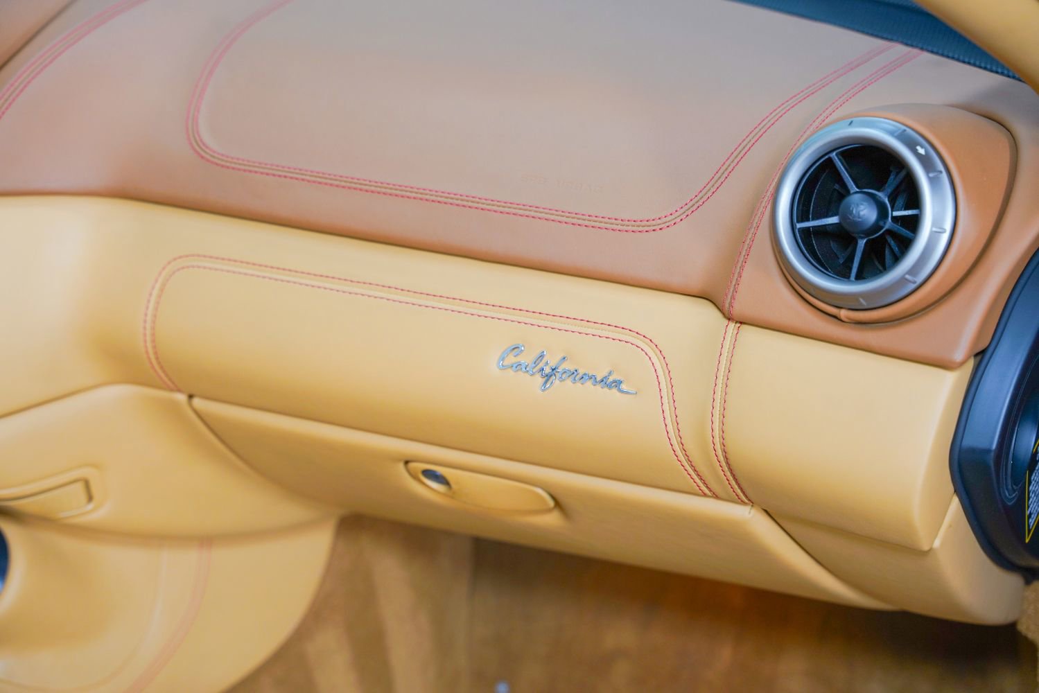 Used 2013 Ferrari California RWD image 30