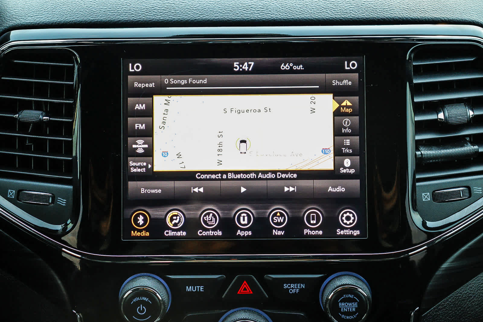 Used 2019 Jeep Grand Cherokee Laredo w/ Laredo X Package image 14