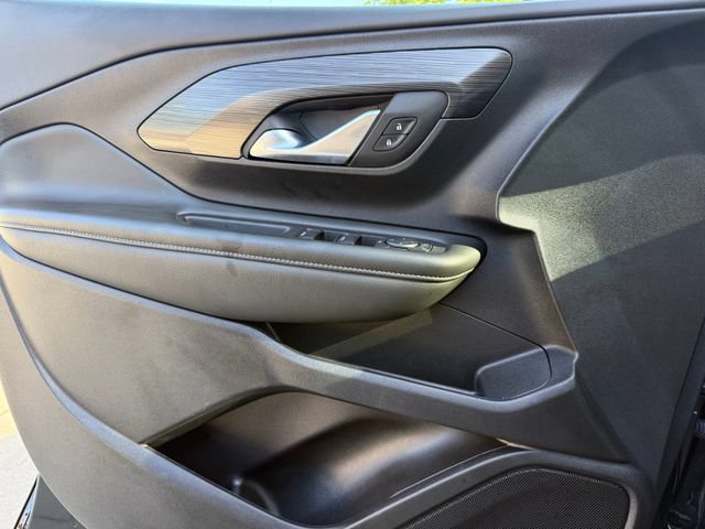 Used 2024 GMC Terrain SLE AWD/4WD image 17