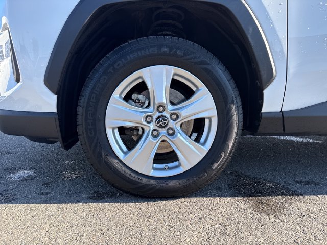 Used 2020 Toyota RAV4 LE AWD/4WD image 29