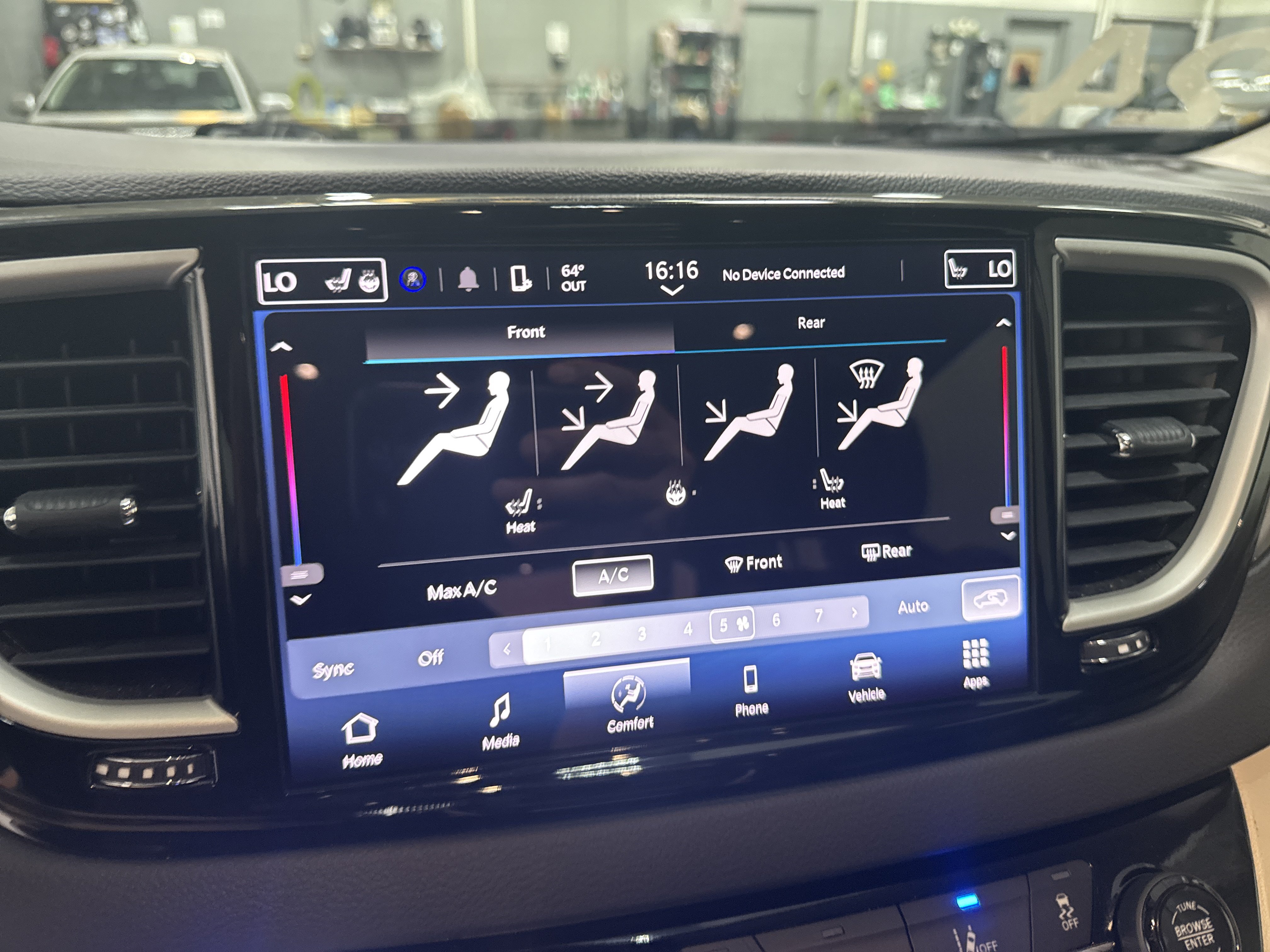 Used 2024 Chrysler Pacifica Touring-L FWD image 21