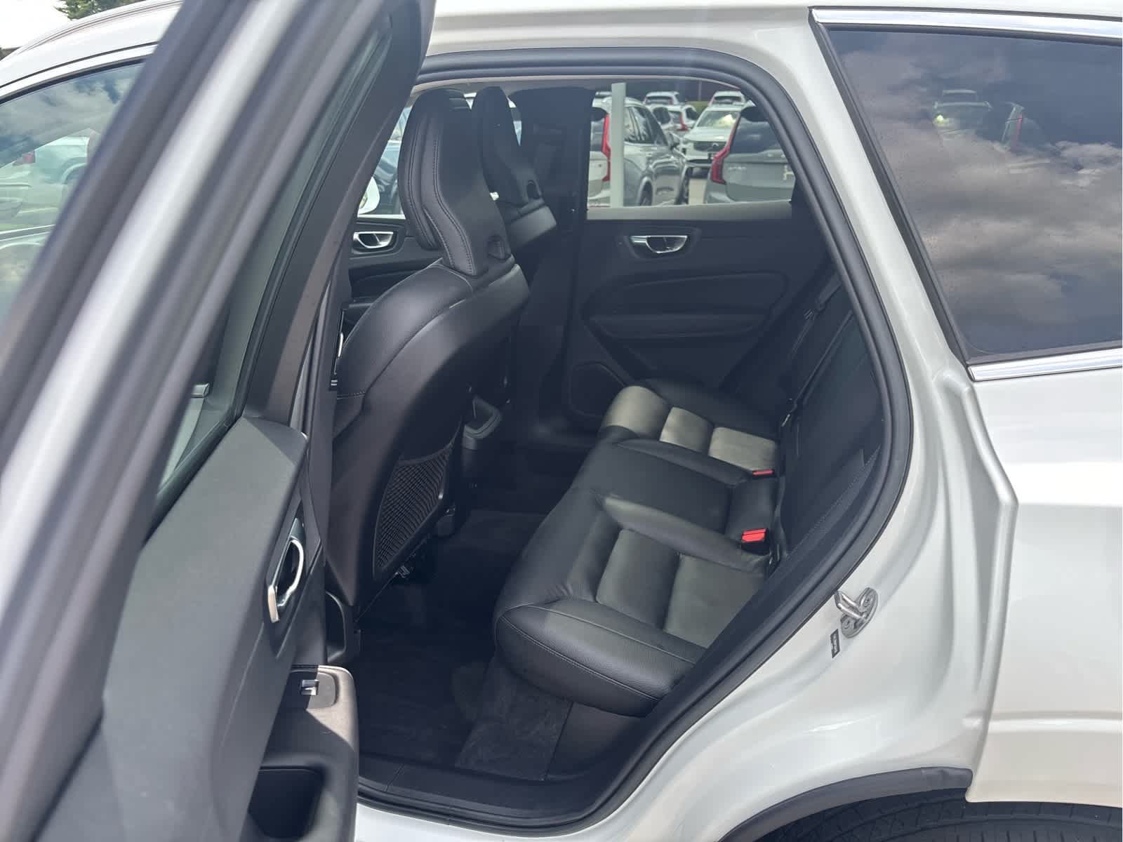 Used 2023 Volvo XC60 B5 Plus w/ Climate Package AWD/4WD image 27