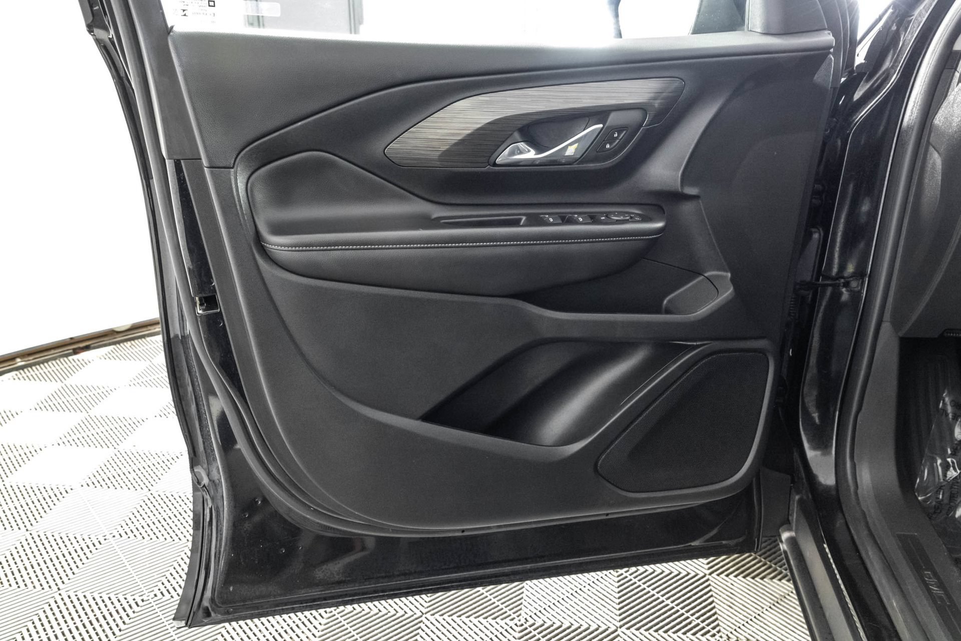 Used 2023 GMC Terrain SLE w/ Driver Convenience Package FWD image 35