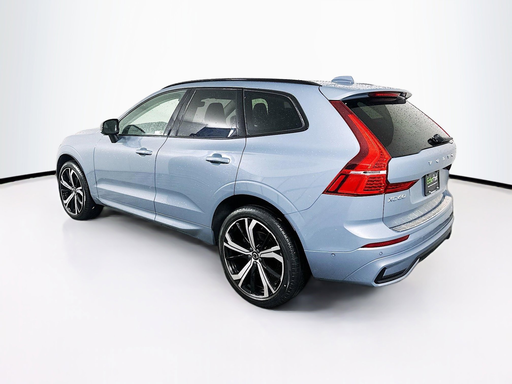 Used 2023 Volvo XC60 B5 Ultimate w/ Protection Package Premier image 5