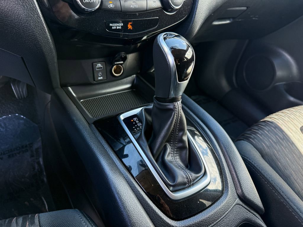 Used 2017 Nissan Rogue SV w/ SV Premium Package AWD/4WD image 18