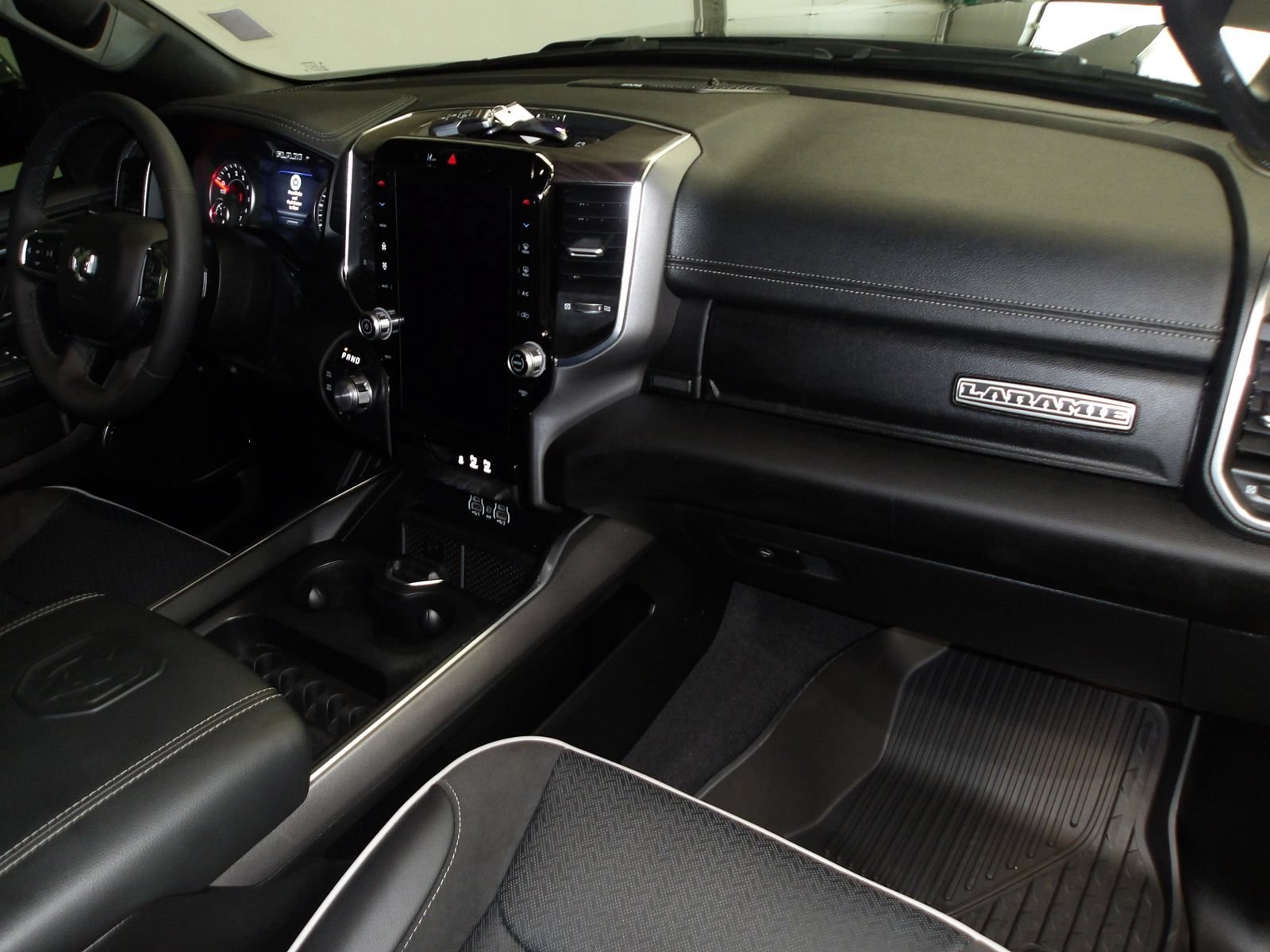 Used 2025 RAM 1500 Laramie AWD/4WD image 16