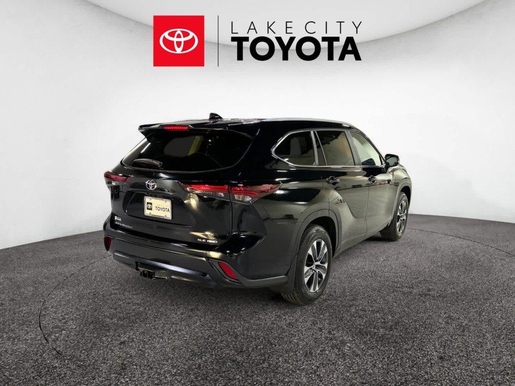 New 2026 Toyota Highlander XLE image 5