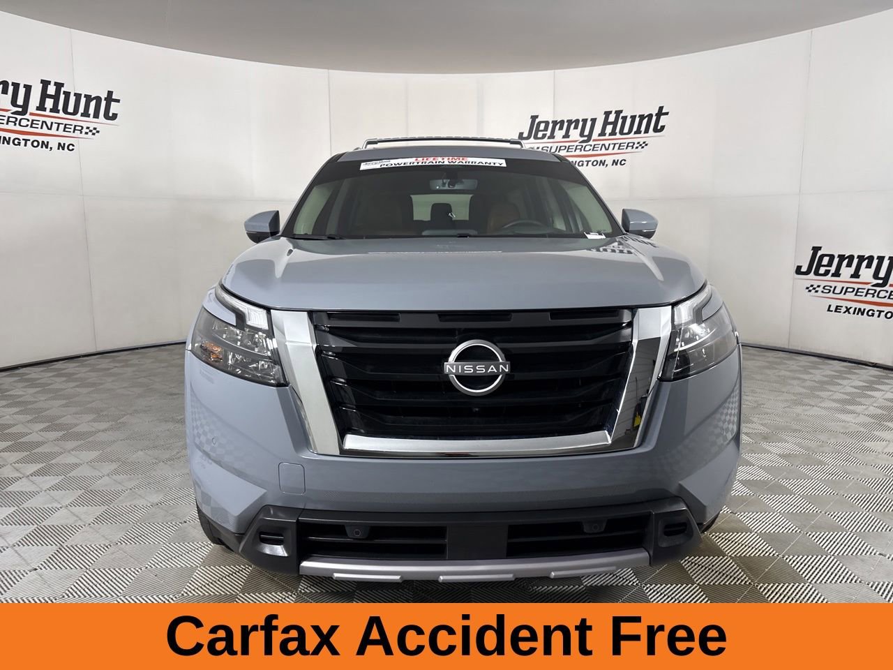 Used 2025 Nissan Pathfinder Platinum AWD/4WD image 3