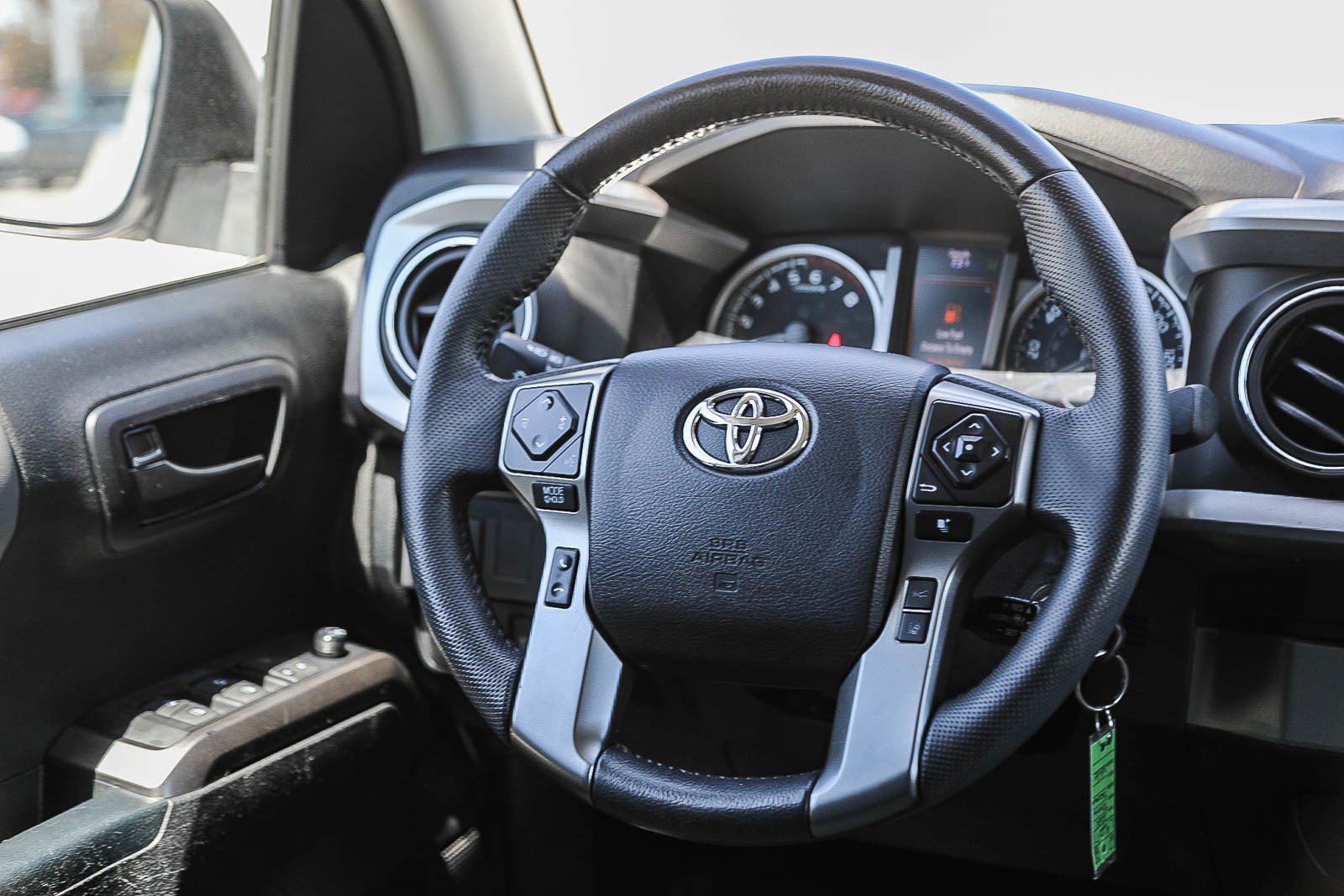 Used 2021 Toyota Tacoma SR5 RWD image 15
