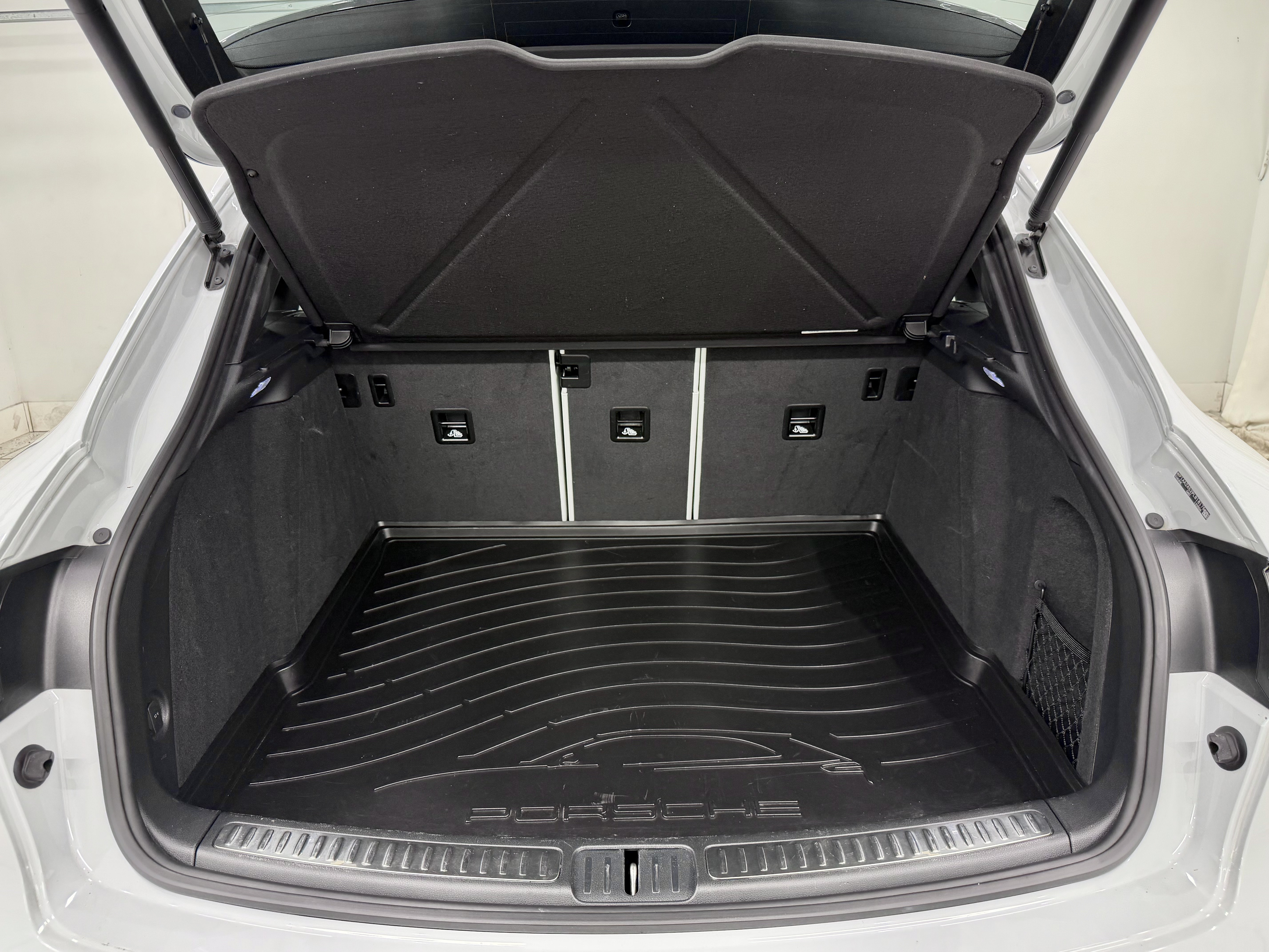 Certified 2023 Porsche Macan Turbo AWD/4WD image 66