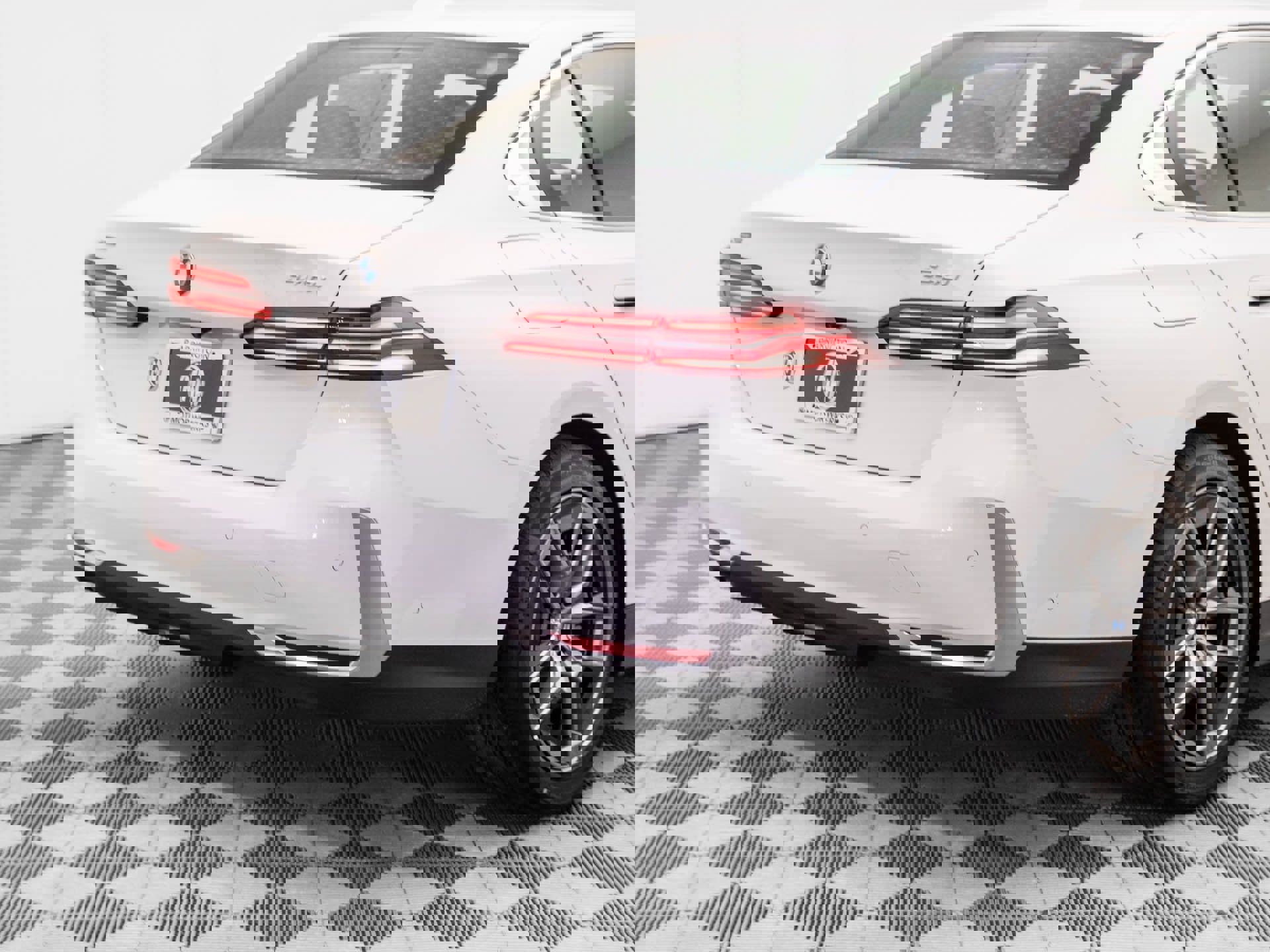 New 2026 BMW 540i xDrive w/ Premium Package image 36