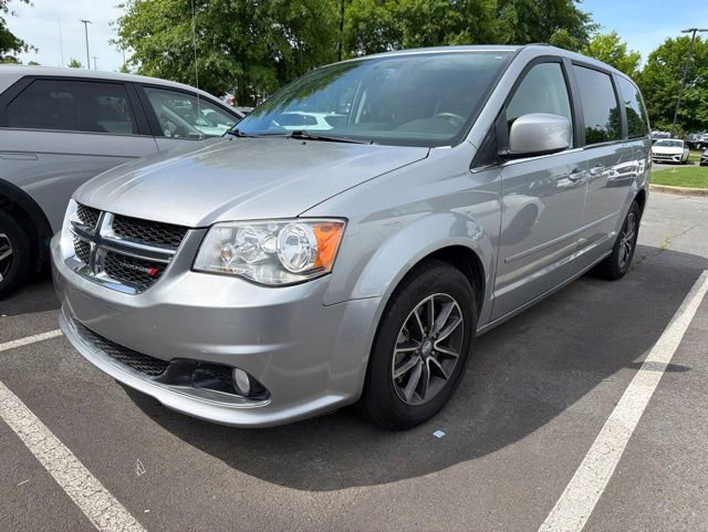 Used 2017 Dodge Grand Caravan SXT FWD image 3